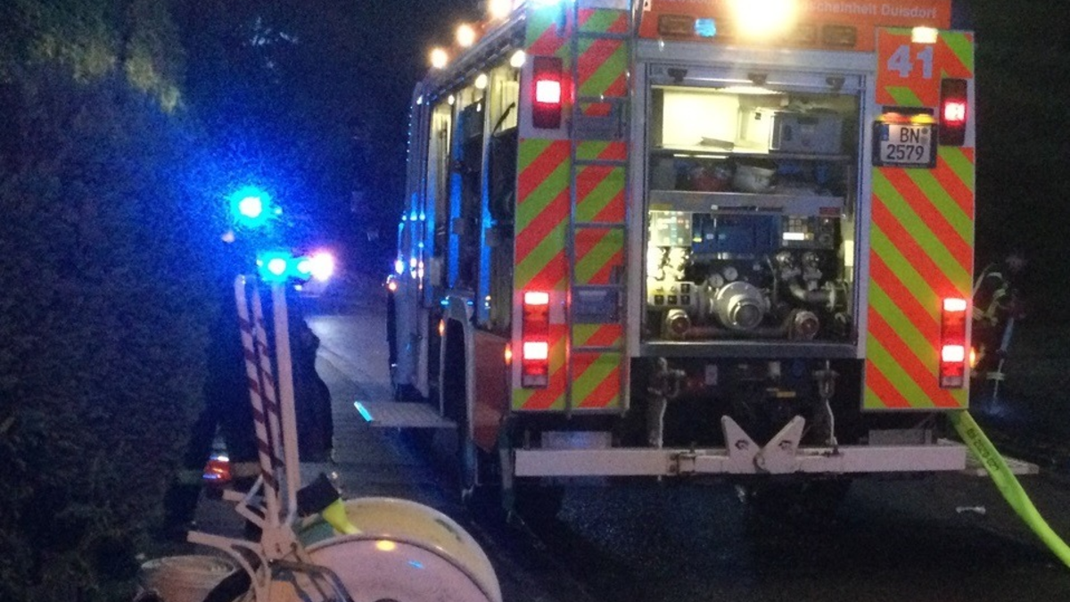 FW VG Westerburg: Einfamilienhaus brennt in Pottum - Bewohner bleiben unverletzt - Foto: presseportal.de