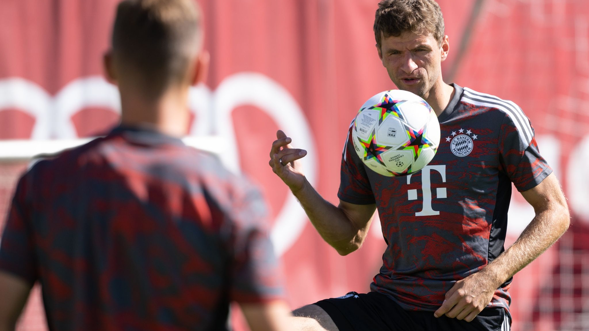Bayern-Trainer Thomas Tuchel ist sich sicher: Serge Gnabry wird heute im Spiel gegen Real Madrid ein Tor schießen. - Foto: Sven Hoppe/dpa