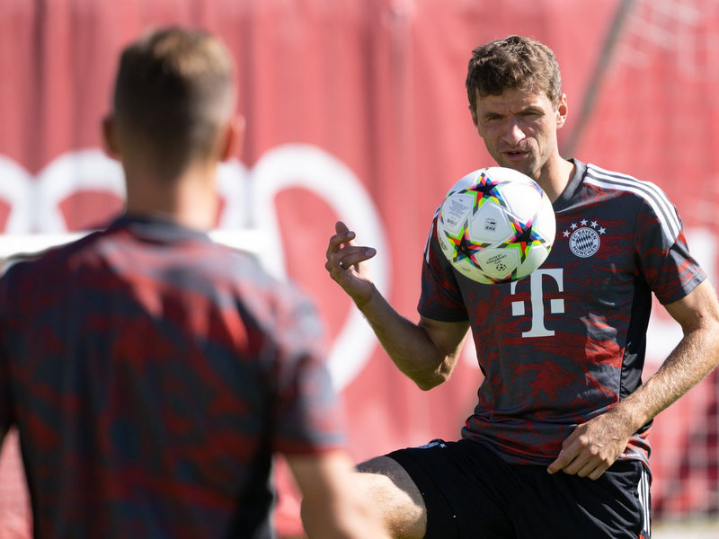 Bayern-Trainer Thomas Tuchel ist sich sicher: Serge Gnabry wird heute im Spiel gegen Real Madrid ein Tor schießen. - Foto: Sven Hoppe/dpa