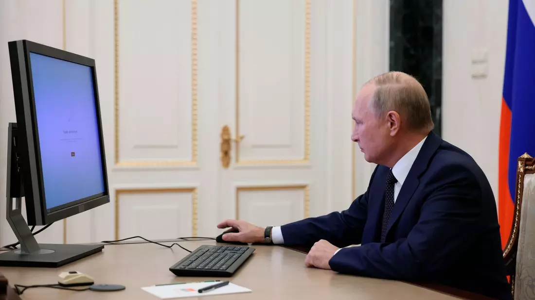 Kremlchef Wladimir Putin bei einer Videokonferenz des russischen Sicherheitsrates. - Bild: Gavriil Grigorov/Pool Sputnik Kremlin/AP/dpa