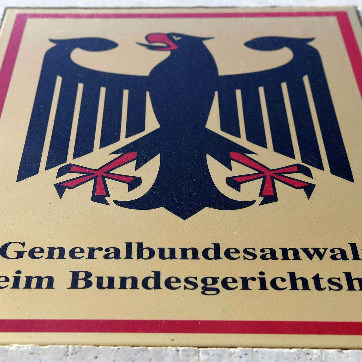 Die Karlsruher Behörde wirft einem deutschen Soldaten vor, einem russischen Geheimdienst Informationen geliefert zu haben. - Foto: Uli Deck/dpa