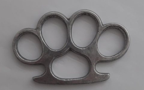 BPOL-HH: (FOTO) Bundespolizei am Hamburg Airport: Schlagring als Schlüsselanhänger sorgt für Ärger, 350 Euro Sicherheitsleistung, Flug verpasst - Foto: presseportal.de BPOL-HH: (FOTO) Bundespolizei am Hamburg Airport: Schlagring als Schlüsselanhänger sorgt für Ärger, 350 Euro Sicherheitsleistung, Flug verpasst - Foto: presseportal.de