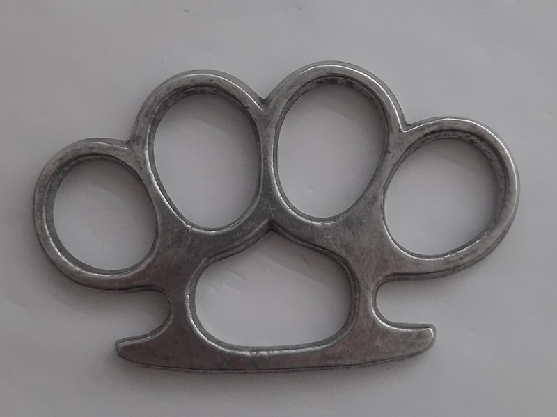 BPOL-HH: (FOTO) Bundespolizei am Hamburg Airport: Schlagring als Schlüsselanhänger sorgt für Ärger, 350 Euro Sicherheitsleistung, Flug verpasst - Foto: presseportal.de