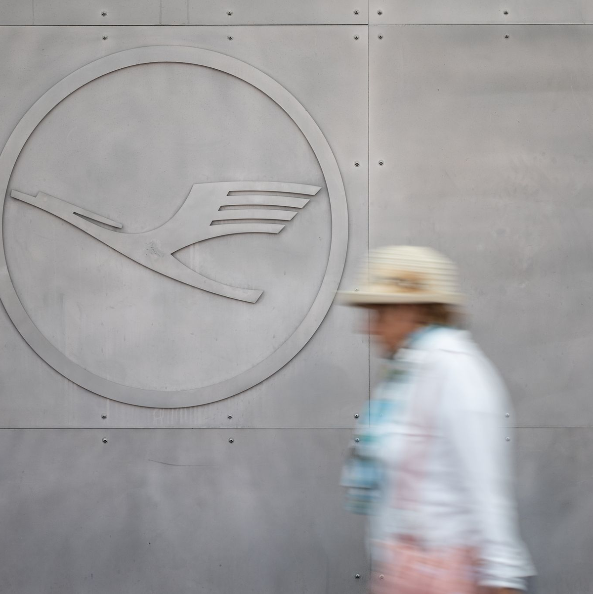 Der Lufthansa-Konzern will in seinen Verwaltungen 4000 Jobs streichen. - Foto: Hannes P. Albert/dpa