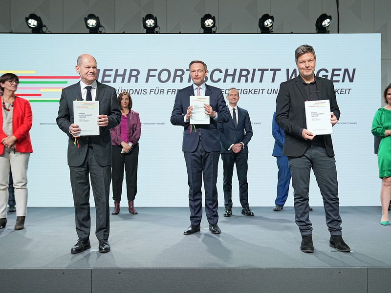 Die Spitzen der Ampel-Koaliton: Außenministerin Annalena Baerbock (v.l.), Vizekanzler Robert Habeck, Bundeskanzler Olaf Scholz und Bundesfinanzminister Christian Lindner. - Foto: Michael Kappeler/dpa