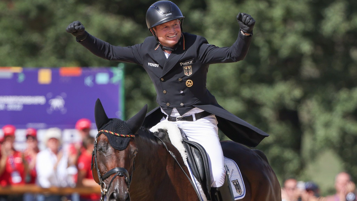 Vielseitigkeitsreiter Michael Jung reitet auf Chipmunk in der Springprüfung. - Foto: Friso Gentsch/dpa
