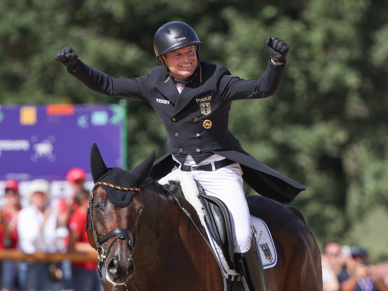 Vielseitigkeitsreiter Michael Jung reitet auf Chipmunk in der Springprüfung. - Foto: Friso Gentsch/dpa