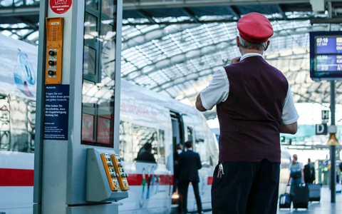 Die Deutsche Bahn steckt betrieblich und finanziell tief in der Krise. (Archivbild) - Foto: Carsten Koall/dpa
