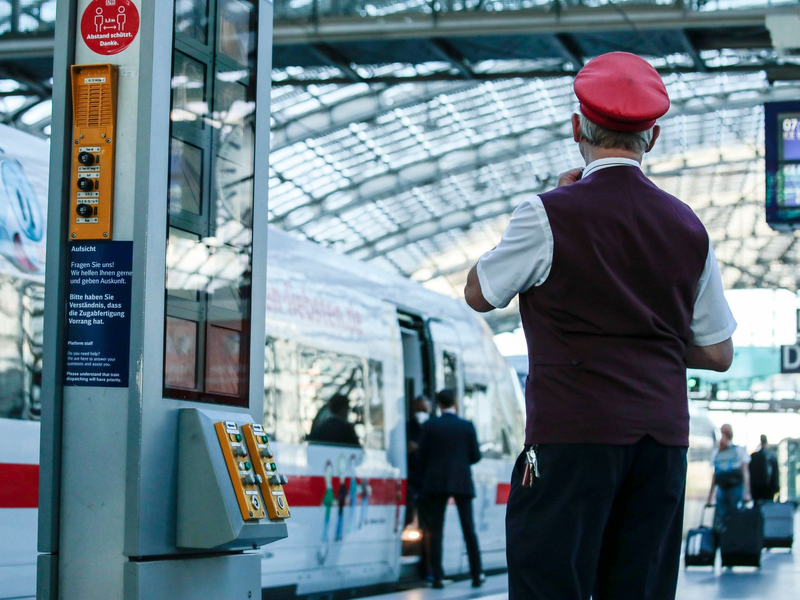 Die Deutsche Bahn steckt betrieblich und finanziell tief in der Krise. (Archivbild) - Foto: Carsten Koall/dpa
