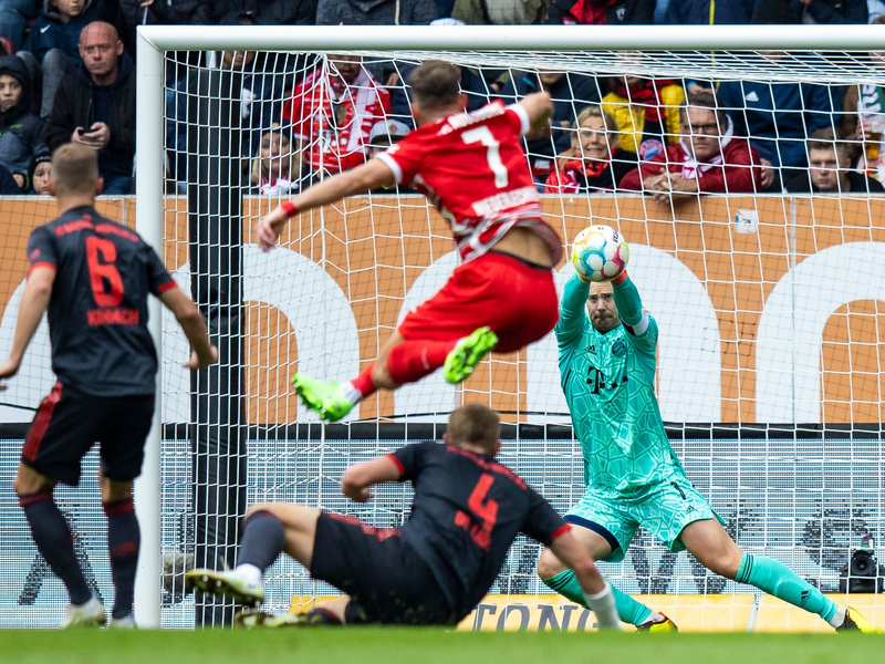 Auch in Augsburg erstmal auf der Bank: Thomas Müller. - Foto: Tom Weller/dpa