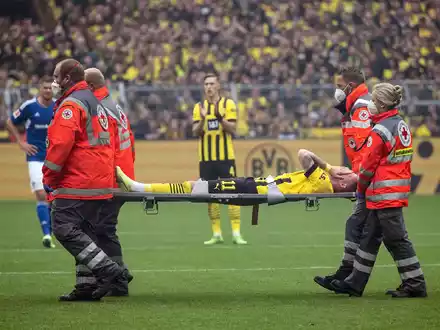 Marco Reus bedankt sich bei den Dortmunder Fans. - Foto: Bernd Thissen/dpa