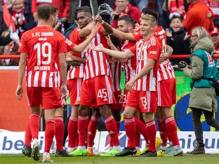 Danilho Doekhi (3.v.l) traf für Union Berlin zum 1:0. - Foto: Andreas Gora/dpa