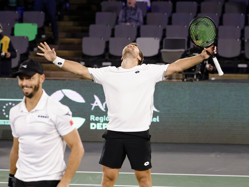 Das deutsche Doppel Kevin Krawietz (r) und Tim Pütz hatte mit seinen Siegen großen Anteil am Ticket für die Davis-Cup-Endrunde. - Foto: Frank Molter/dpa