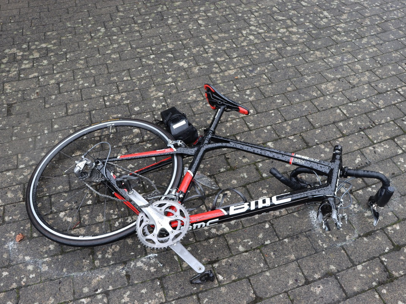 POL-HF: Verkehrsunfall beim Abbiegen - Fahrzeug schleudert gegen Mauer - Foto: presseportal.de