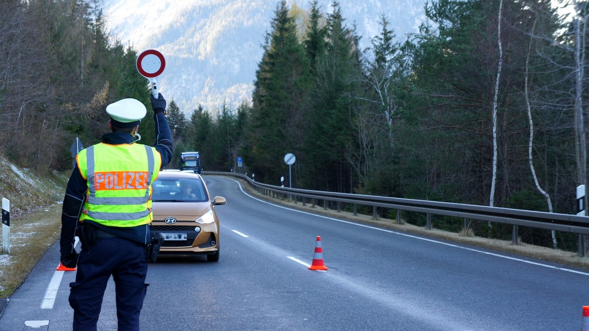 Bundespolizeidirektion München: Unerlaubte Einreisen und Feststellungen nach 108 Tagen vorübergehend wiedereingeführten Binnengrenzkontrollen der Bundespolizei in Bayern - Foto: presseportal.de