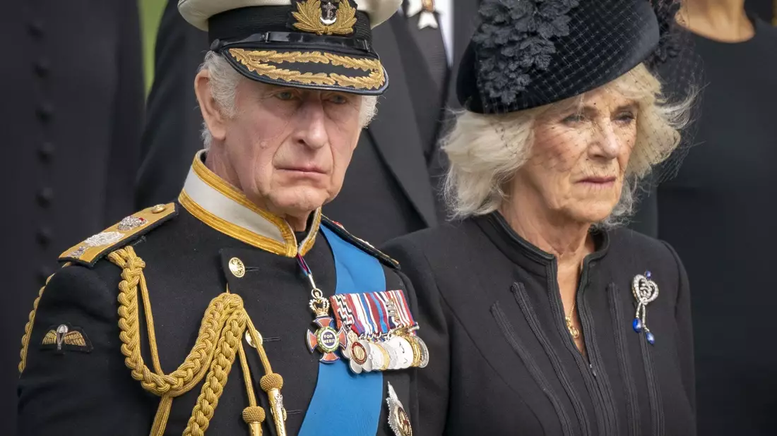 Charles III. ist in einer Londoner Klinik. - Bild: Jane Barlow/PA Wire/dpa