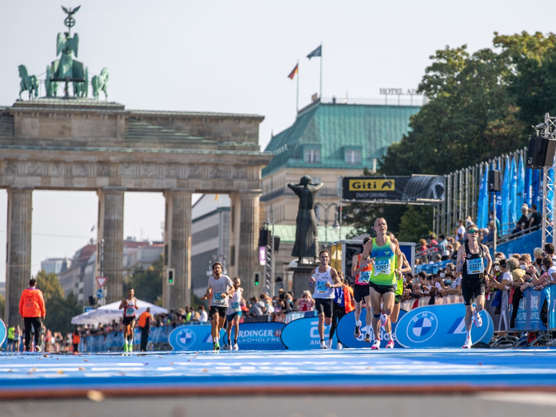 Am Wochenende findet der Berlin-Marathon statt. - Foto: Andreas Gora/dpa