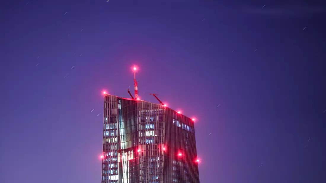 Im Juli 2022 beendete die EZB ihre Politik der Null- und Negativzinsen, um die Inflation in den Griff zu bekommen. - Bild: Frank Rumpenhorst/dpa