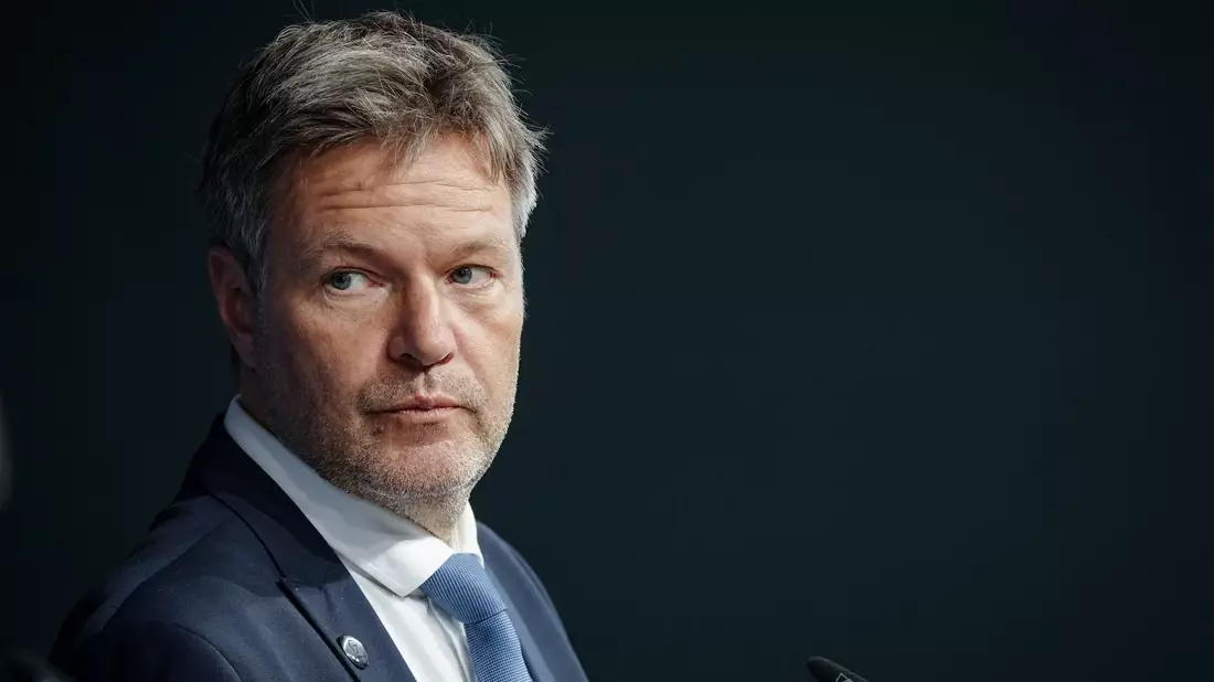Bundeswirtschaftsminister Robert Habeck nennt die wirtschaftliche Lage nicht zufriedenstellend.  - Bild: Kay Nietfeld/dpa