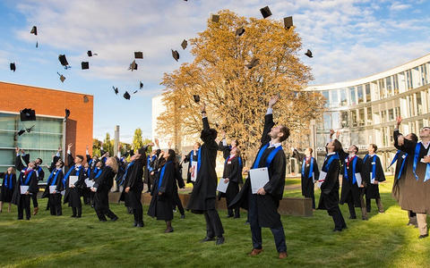 POL-HA: Graduierungsfeier in der Hagener Stadthalle - Neue Mitarbeitende für Polizei und Verwaltung - Foto: presseportal.de POL-HA: Graduierungsfeier in der Hagener Stadthalle - Neue Mitarbeitende für Polizei und Verwaltung - Foto: presseportal.de