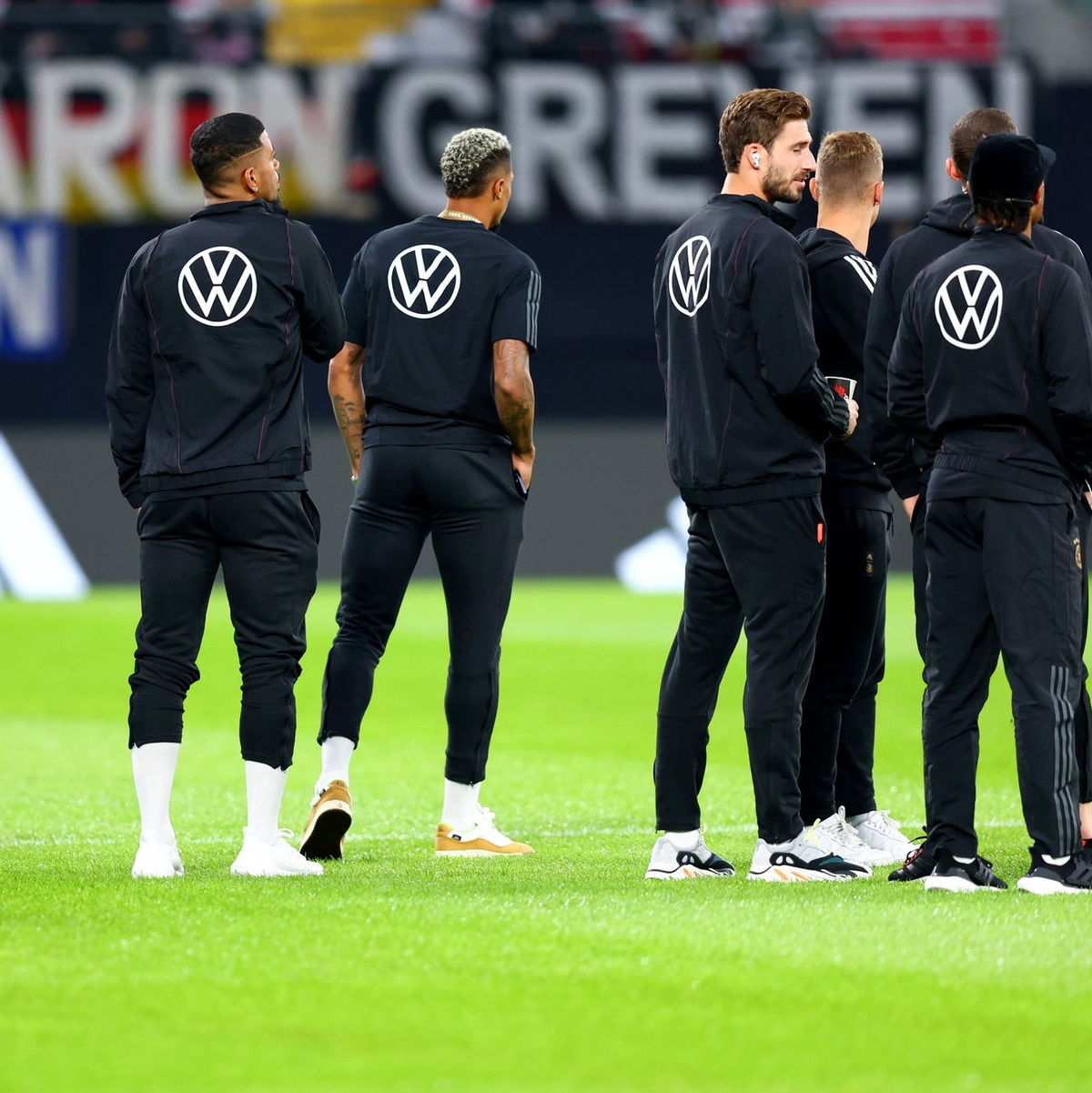 Julian Köster (r) und die DHB-Auswahl machten einen großen Schritt Richtung Halbfinale. - Foto: Tom Weller/dpa