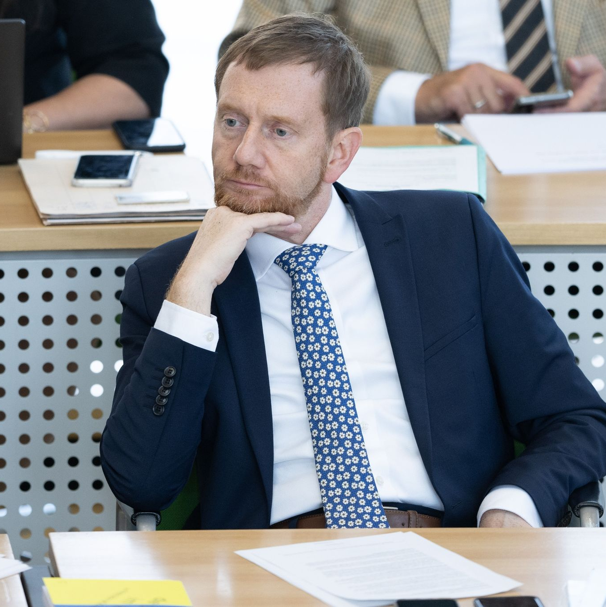 Sachsens Regierungschef Kretschmer liegt mit seiner CDU in Umfragen derzeit vor der AfD - Foto: Sebastian Kahnert/dpa