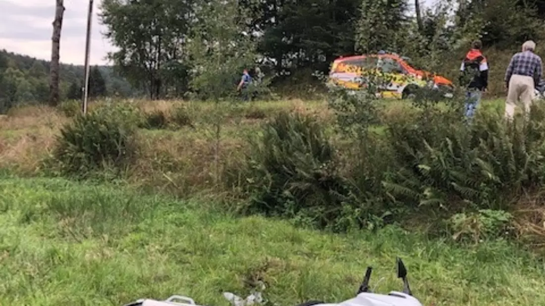 FW-Erkrath: Feuerwehr Erkrath rettet vier Monate altes Kätzchen aus Abflussrohr - Bild: presseportal.de