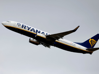 Eine Passagiermaschine der Fluggesellschaft Ryanair auf dem Flughafen Köln/Bonn. - Foto: Thomas Banneyer/dpa