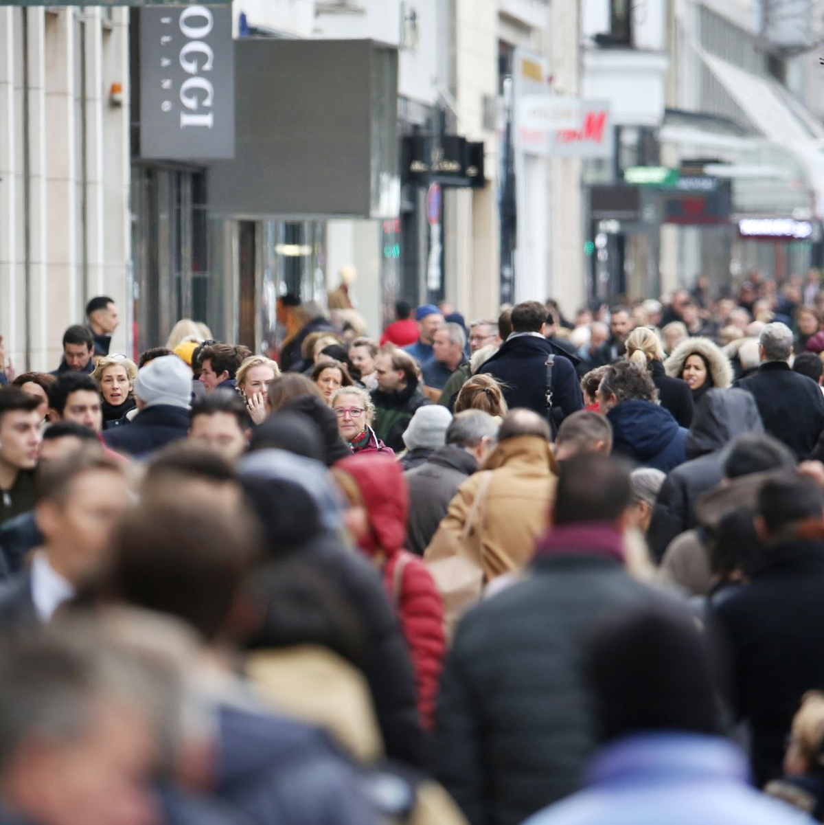 In Deutschland lebten laut Zensus 2022 am 15. Mai 82,7 Millionen Menschen (Symbolbild). - Foto: Martin Gerten/dpa