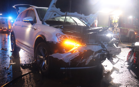 POL-HF: Vier Autos prallen in Waschanlage ineinander - 42-jähriger Mitarbeiter schwer verletzt - Foto: presseportal.de