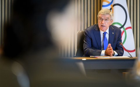 IOC-Präsident Thomas Bach will vor der Eröffnung der Sommerspiele in Paris in der Seine schwimmen gehen. - Foto: Laurent Gillieron/KEYSTONE/dpa