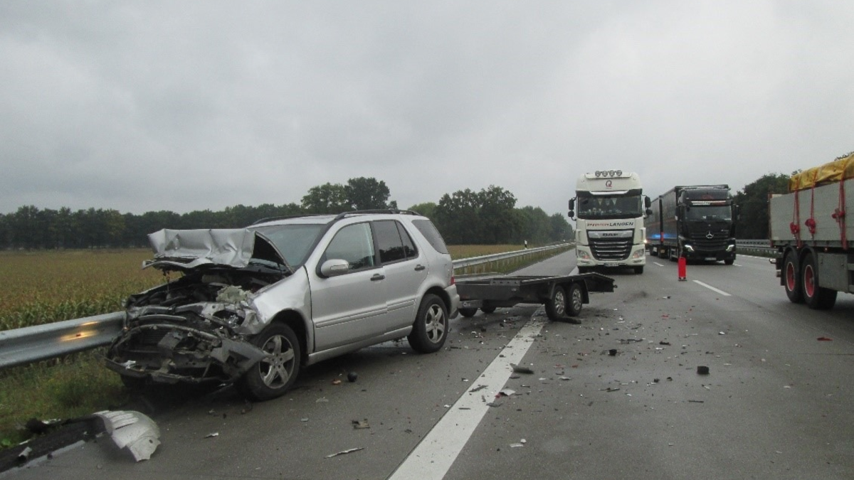 POL-DEL: Landkreis Oldenburg: Schwerer Verkehrsunfall mit einem lebensgefährlich Verletzten und zwei schwerverletzten Personen in Ahlhorn - Foto: presseportal.de