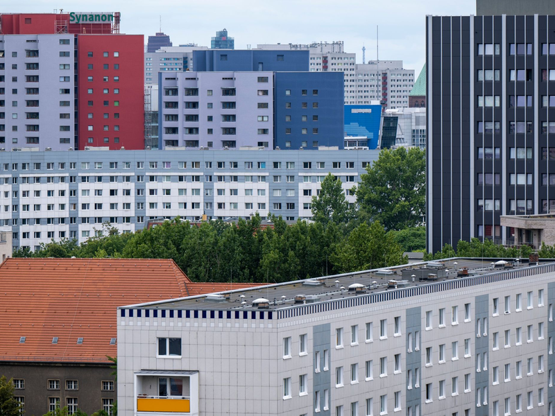 Der BGH will klären, ob Gemeinschaftskosten von WOhnungseigentümern auch zulasten einzelner Eigentümer umverteilt werden dürfen. - Foto: Monika Skolimowska/dpa