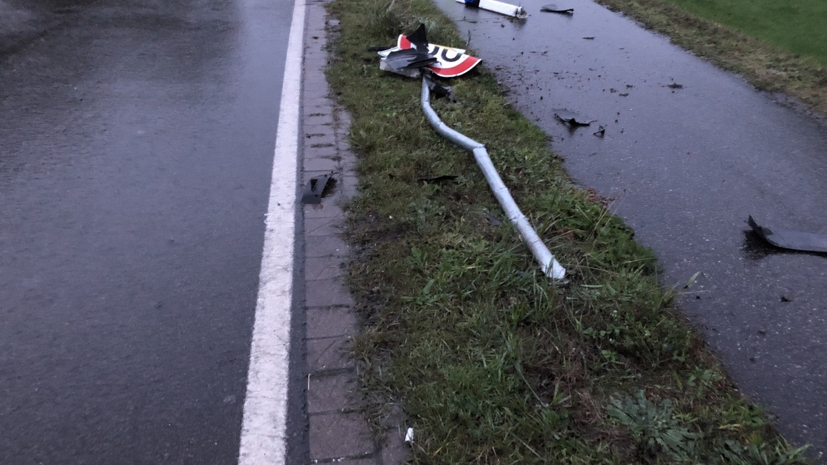POL-HM: Verkehrsunfall mit Unfallflucht - Polizei sucht Zeugen - Foto: presseportal.de