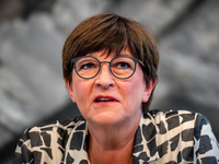 «Natürlich liegen auch Gefahren darin, wie in allen Technologien», sagt SPD-Chefin Saskia Esken über Künstliche Intelligenz. - Foto: Michael Kappeler/dpa