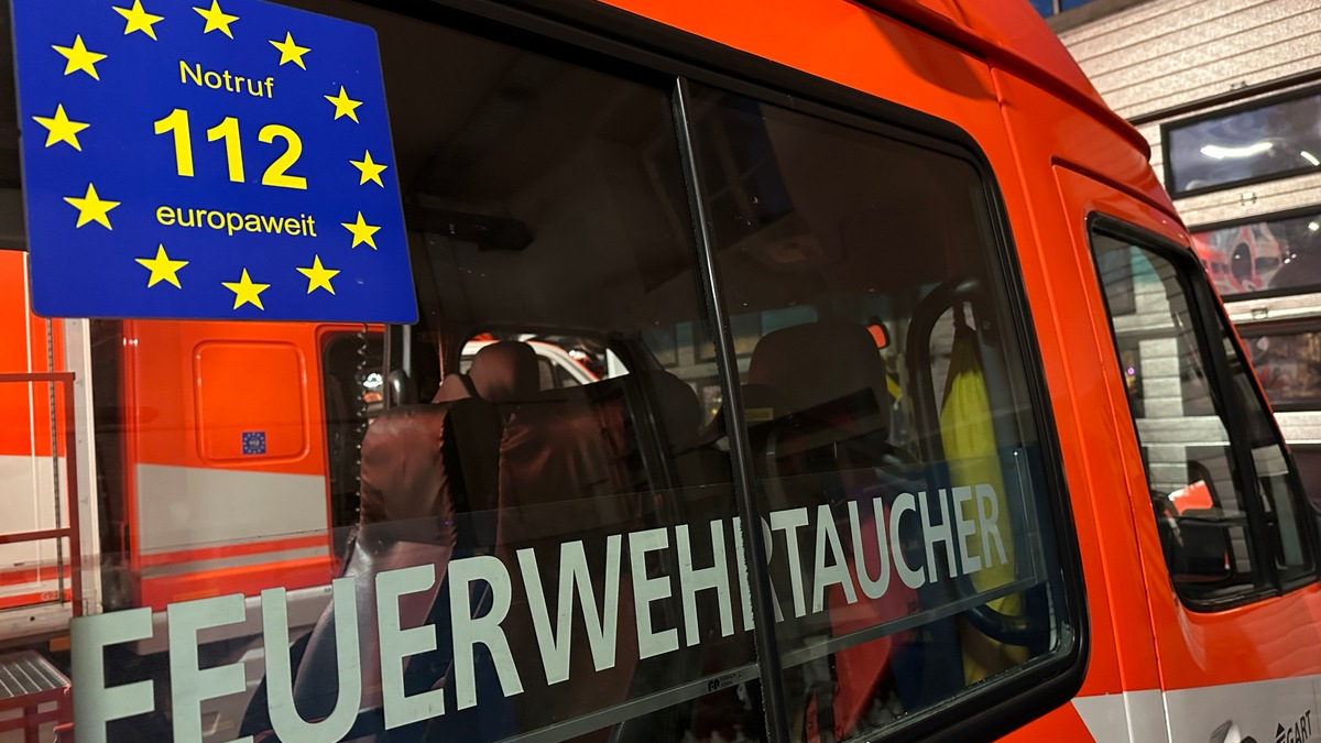 FW-NE: Mehrere Papiercontainer in Flammen | Polizei ermittelt Brandursachen - Foto: presseportal.de