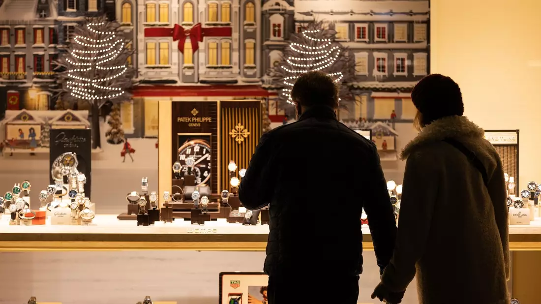 Die Verbraucher wollen in diesem Jahr im Schnitt 250 Euro für Weihnachtsgeschenke ausgeben. - Bild: Hannes P. Albert/dpa