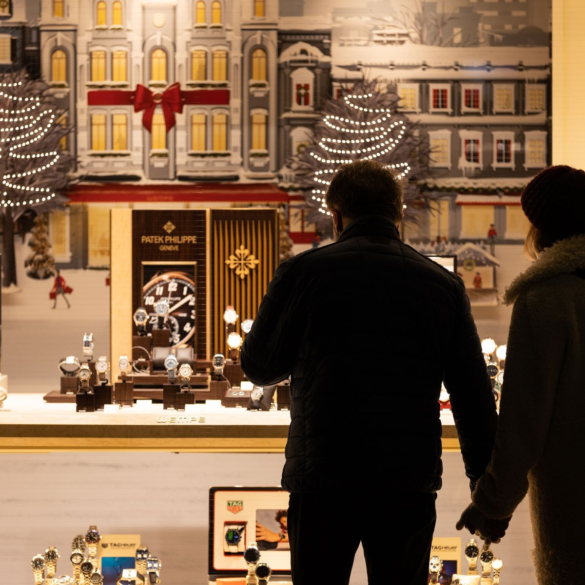 Die Verbraucher wollen in diesem Jahr im Schnitt 250 Euro für Weihnachtsgeschenke ausgeben. - Foto: Hannes P. Albert/dpa