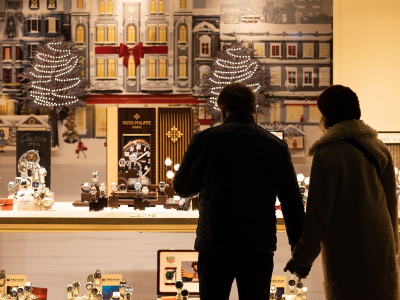 Die Verbraucher wollen in diesem Jahr im Schnitt 250 Euro für Weihnachtsgeschenke ausgeben. - Foto: Hannes P. Albert/dpa