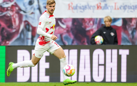 Abseits! Das Tor von Benjamin Sesko für RB Leipzig zählte zurecht nicht, Schiedsrichter Benjamin Brand verwehrte die Anerkennung. - Foto: Jan Woitas/dpa