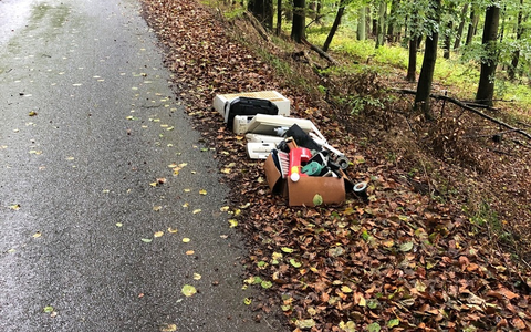 POL-LG: ++ PKW kollidiert mit Radfahrerin ++ Bauschutt bei See in Barum abgeladen (Bild) ++ Haufen Asphalt abgeladen - Hinweise gesucht (Bild) ++ Alkoholisiert auf der B4 - Polizei stoppt LKW ++ - Foto: presseportal.de POL-LG: ++ PKW kollidiert mit Radfahrerin ++ Bauschutt bei See in Barum abgeladen (Bild) ++ Haufen Asphalt abgeladen - Hinweise gesucht (Bild) ++ Alkoholisiert auf der B4 - Polizei stoppt LKW ++ - Foto: presseportal.de