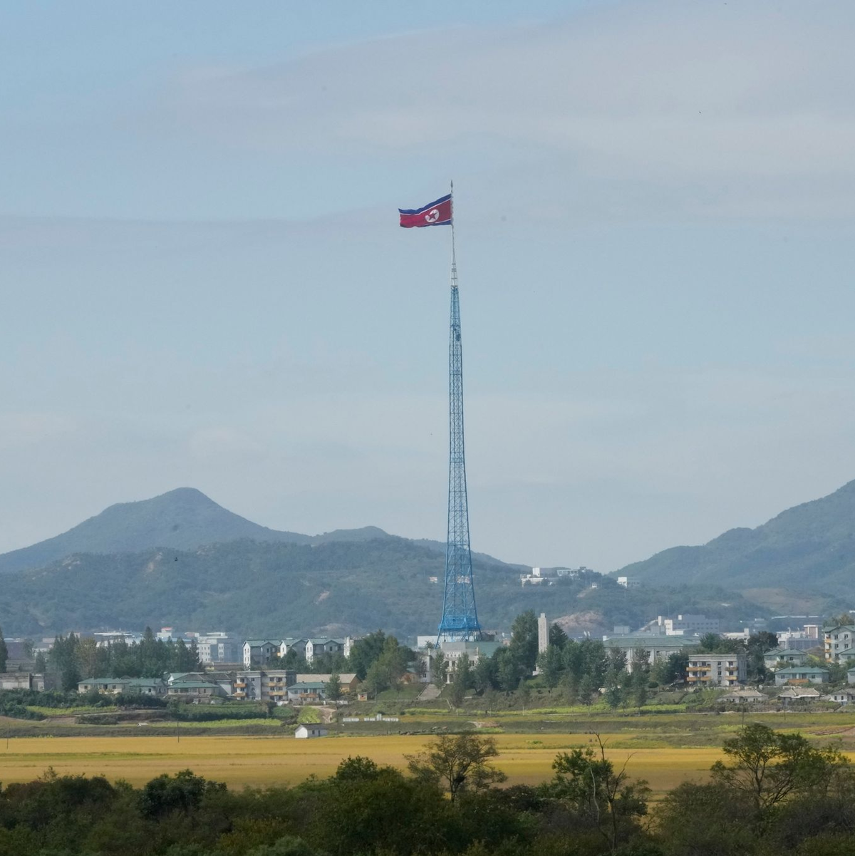 Nach Angaben des südkoreanischen Militärs hat Nordkorea mehrere Marschflugkörper abgefeuert. - Foto: Ahn Young-Joon/AP/dpa