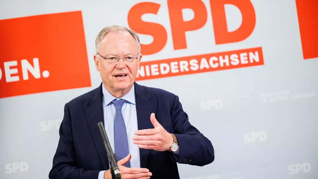 Niedersachsens Ministerpräsident Stephan Weil fordert, dass die Zahl der nach Deutschland kommenden Menschen reduziert werden muss. - Bild: Michael Matthey/dpa