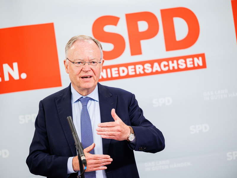 Niedersachsens Ministerpräsident Stephan Weil fordert, dass die Zahl der nach Deutschland kommenden Menschen reduziert werden muss. - Foto: Michael Matthey/dpa