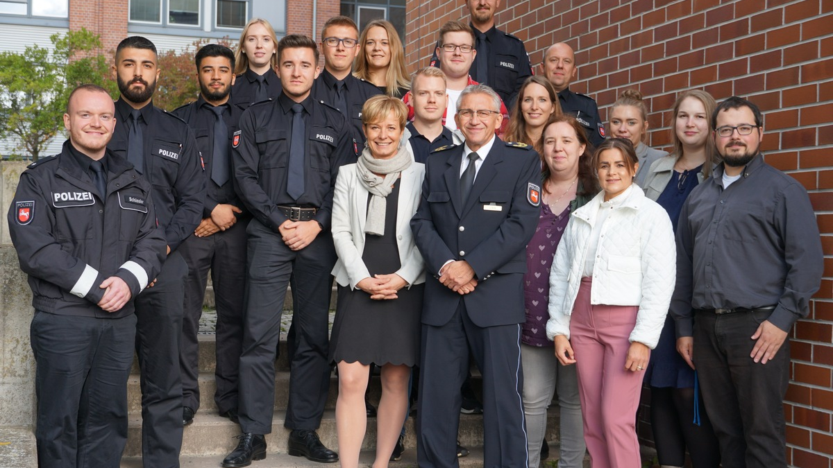 HZA-R: Aufgriff von über zwei Kilogramm Marihuana - Zoll stoppt Drogenschmuggler nahe Parsberg - Foto: presseportal.de