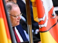 Niedersachsens Regierungschef Stephan Weil. Die Ministerpräsidenten haben sich auf eine Beschleunigung von Asylverfahren geeinigt. - Foto: Julian Stratenschulte/dpa