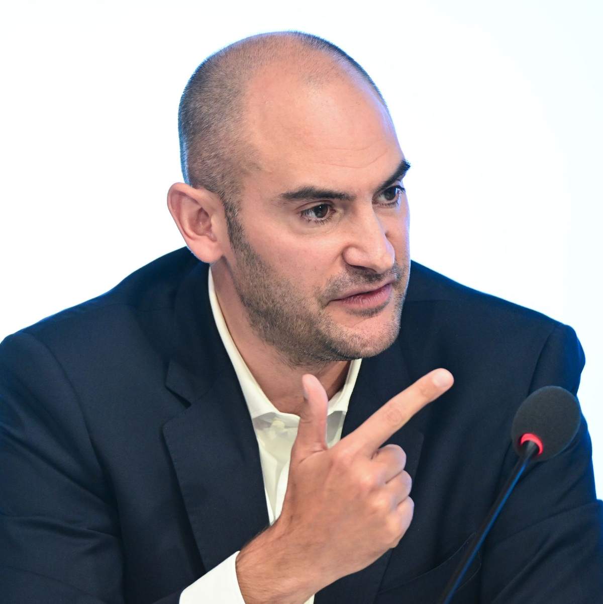 Baden-Württembergs Finanzminister Daniel Bayaz (Grüne) blickt kritisch auf die Schuldenbremse. - Foto: Bernd Weißbrod/dpa