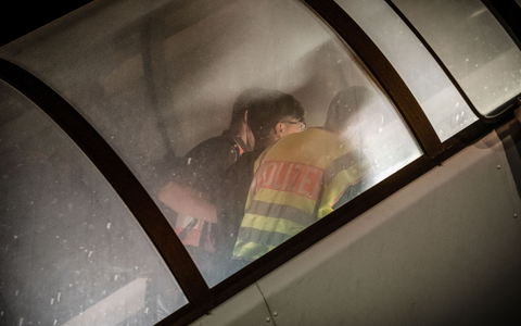 Nach der tödlichen Messerattacke von Solingen hat die politische Diskussion über schnellere und mehr Abschiebungen auch nach Syrien und Afghanistan an Fahrt gewonnen. - Foto: Michael Kappeler/dpa