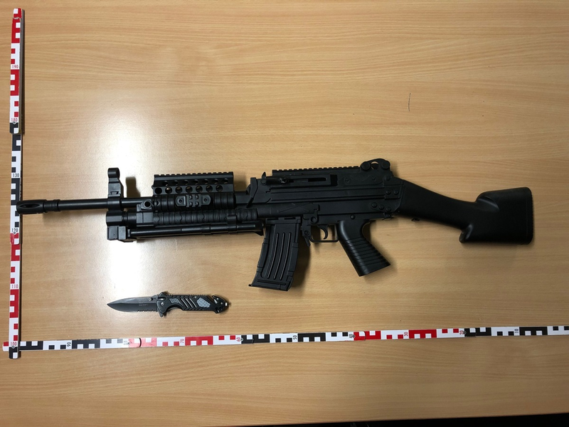 HZA-M: Zoll entdeckt Softair-Maschinepistole in einer Paketsendung - Foto: presseportal.de