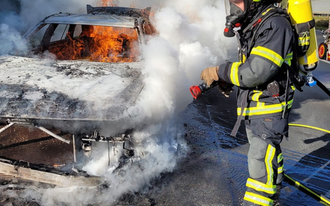 POL-PDLD: Zwei Fahrzeuge ausgebrannt - Foto: presseportal.de